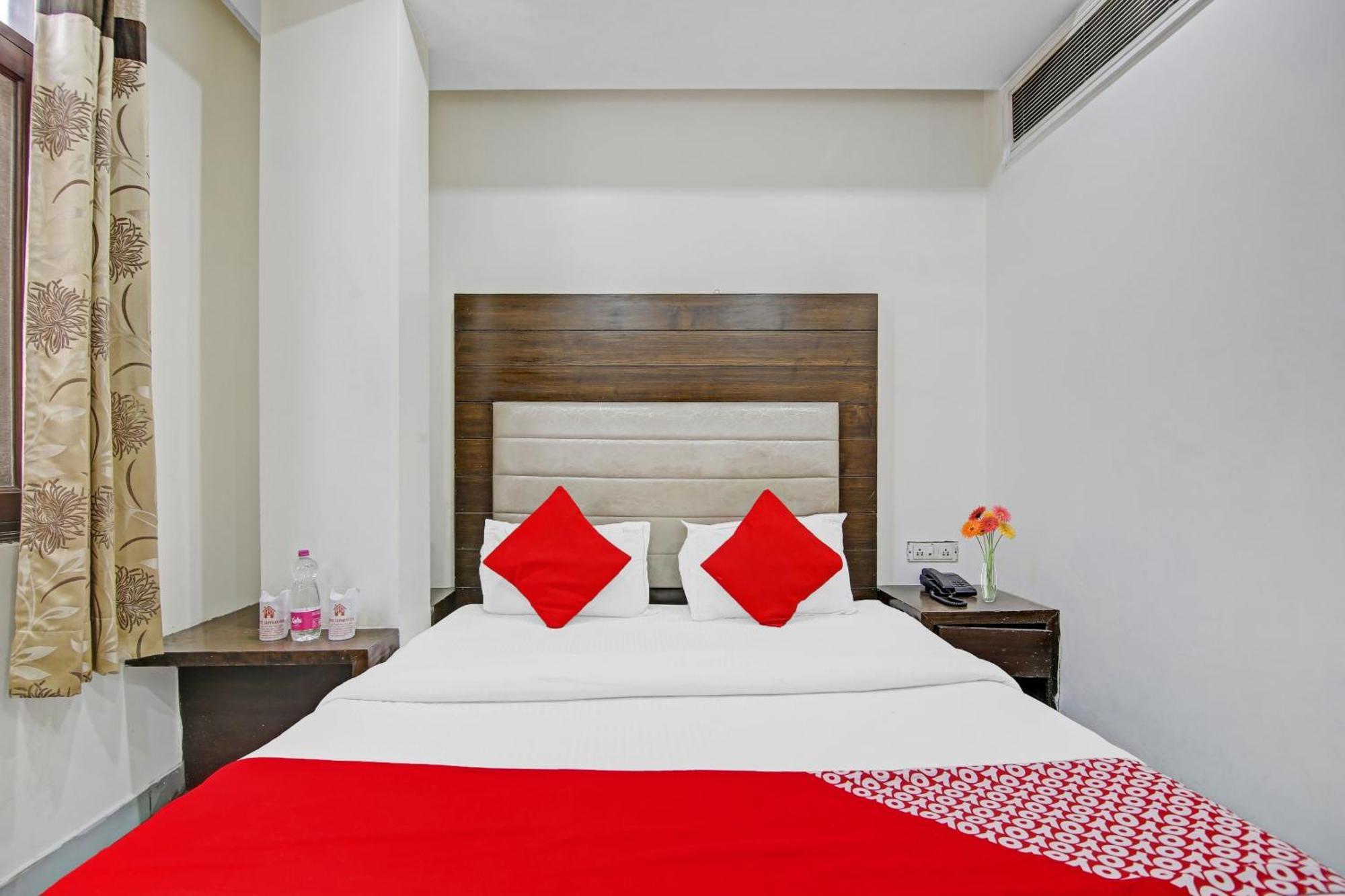 Hotel Super Oyo O Saffron 3*